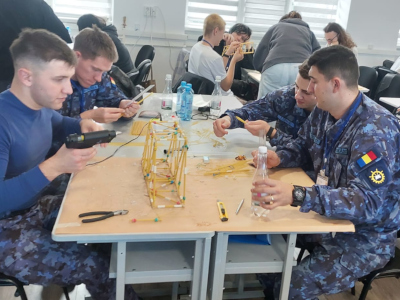 Poduri din spaghete, idei din oțel