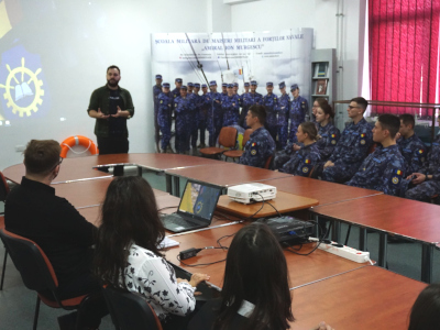 Rădăcini în pământ dobrogean: elevii și instructorii militari au plantat pomi fructiferi de Ziua Dobrogei