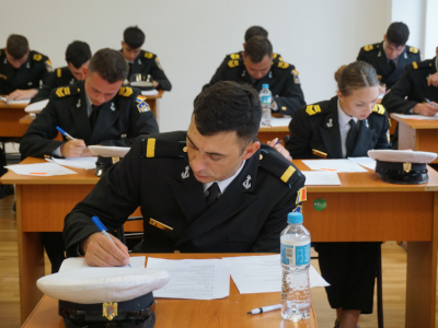 Ultima sesiune de examene înainte de practica la unități pentru elevii de anul II